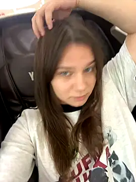 Snapshot of MiniVi chatting on 09/10/25, 04:56 MiniVi online show from 09/10/25, 04:56