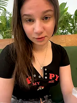 Snapshot of MiniVi chatting on 11/30/25, 05:11 MiniVi online show from 11/30/25, 05:11