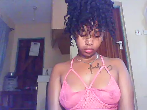 Snapshot of Lattie1 chatting on 10/21/25, 06:47 Lattie1 online show from 10/21/25, 06:47