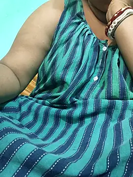 Snapshot of desi_boudi87 chatting on 05/12/26, 05:10 desi boudi87 online show from 05/12/26, 05:10