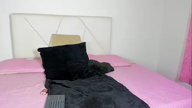 Snapshot of _Wandaa_ chatting on 09/18/25, 04:58  Wandaa  online show from 09/18/25, 04:58