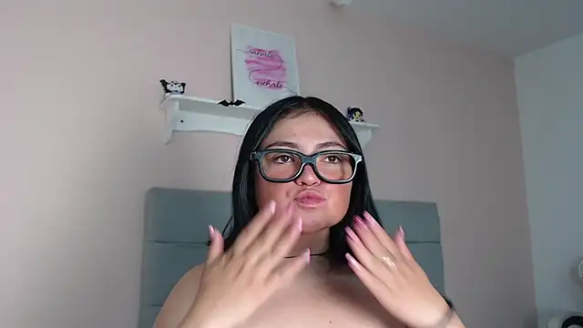 Snapshot of _Wandaa_ chatting on 10/29/25, 02:03  Wandaa  online show from 10/29/25, 02:03