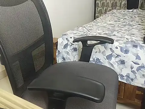 Snapshot of Dark_choclate99 chatting on 10/27/25, 01:37 Dark choclate99 online show from 10/27/25, 01:37