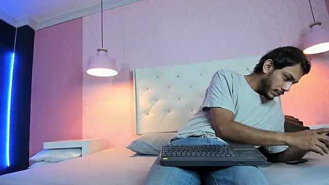 Snapshot of Boss_Domiinator chatting on 05/01/26, 11:37 Boss Domiinator online show from 05/01/26, 11:37