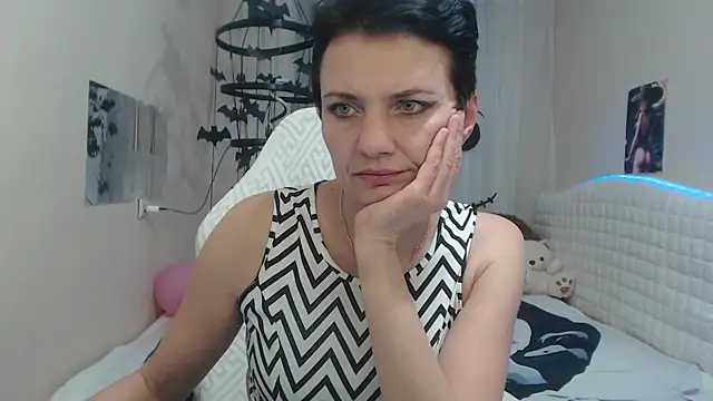 AvaSaturnian online show from 10/24/25, 12:23