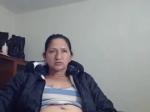 Snapshot of Lucy_Squirt69 chatting on 10/16/25, 02:12 Lucy Squirt69 online show from 10/16/25, 02:12
