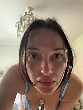Snapshot of Remirosee chatting on 05/15/26, 10:44 Remirosee online show from 05/15/26, 10:44