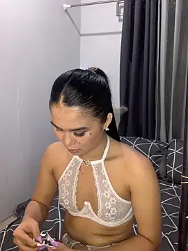 Snapshot of AngelHille chatting on 11/24/25, 03:56 AngelHille online show from 11/24/25, 03:56