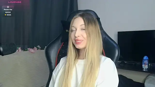 Snapshot of BabbbyFoxxx chatting on 10/27/25, 12:58 BabbbyFoxxx online show from 10/27/25, 12:58