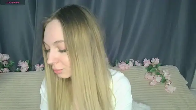 Snapshot of BabbbyFoxxx chatting on 11/12/25, 04:02 BabbbyFoxxx online show from 11/12/25, 04:02