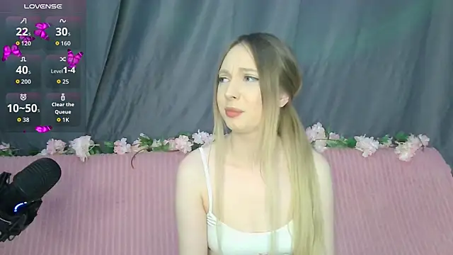 BabbbyFoxxx online show from 12/17/25, 04:07