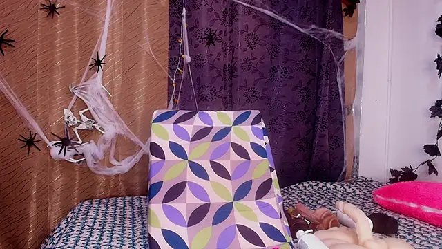 sweegirl69 online show from 10/27/25, 11:58