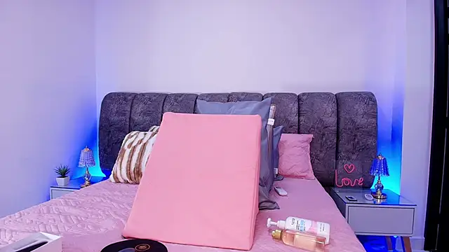 sweegirl69 online show from 11/14/25, 12:04