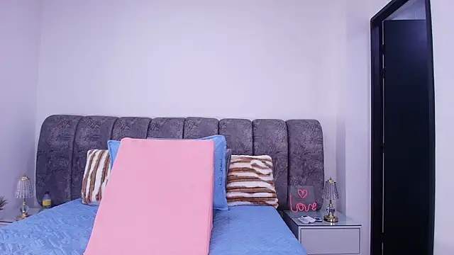 sweegirl69 online show from 11/19/25, 11:54