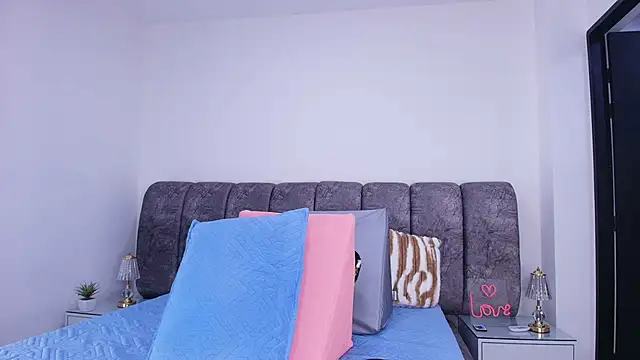 sweegirl69 online show from 11/21/25, 12:04