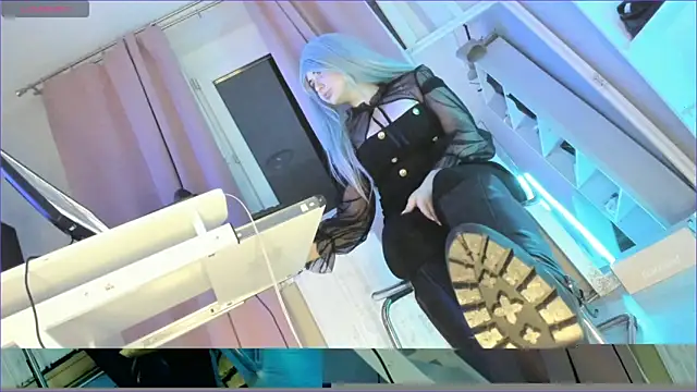 Snapshot of CruelSiren chatting on 10/01/25, 06:47 CruelSiren online show from 10/01/25, 06:47