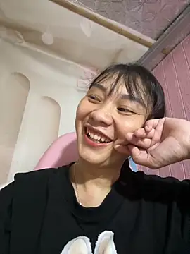 Snapshot of Almond-cute chatting on 09/21/25, 10:28 Almond-cute online show from 09/21/25, 10:28