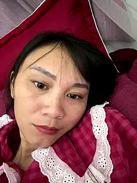 Snapshot of Almond-cute chatting on 10/22/25, 12:49 Almond-cute online show from 10/22/25, 12:49