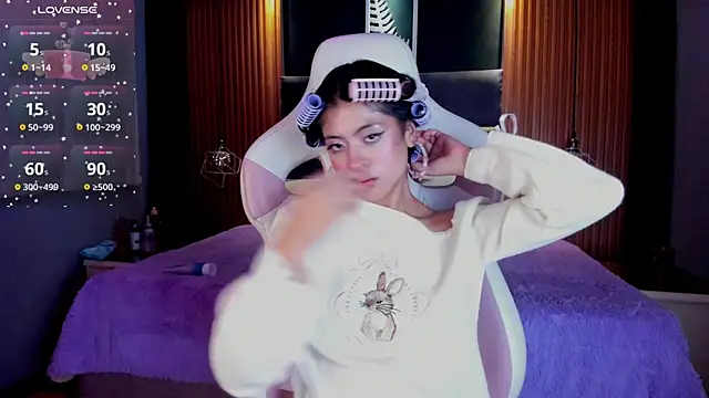 AlanaWalker9 online show from 11/28/25, 03:47