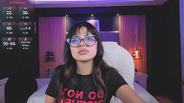 Snapshot of AlanaWalker9 chatting on 02/18/26, 03:46 AlanaWalker9 online show from 02/18/26, 03:46