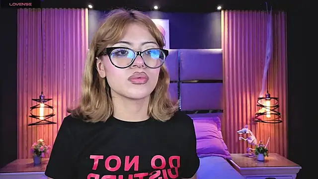 AlanaWalker9 online show from 04/15/26, 11:39