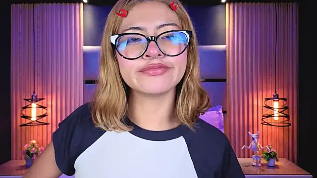 AlanaWalker9 online show from 04/19/26, 11:31