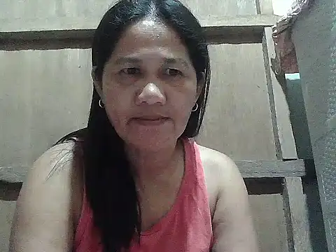 Snapshot of hotmama_063 chatting on 05/13/26, 09:33 hotmama 063 online show from 05/13/26, 09:33