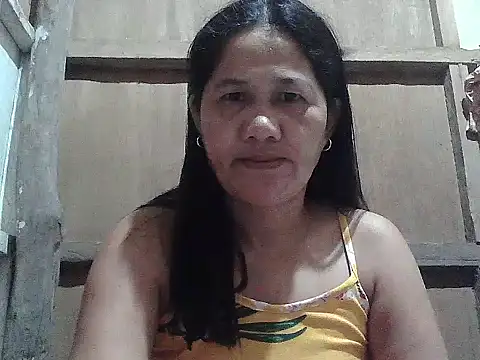 Snapshot of hotmama_063 chatting on 05/15/26, 09:00 hotmama 063 online show from 05/15/26, 09:00