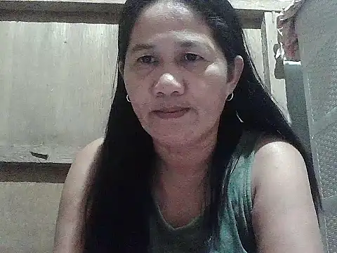 Snapshot of hotmama_063 chatting on 05/20/26, 10:32 hotmama 063 online show from 05/20/26, 10:32