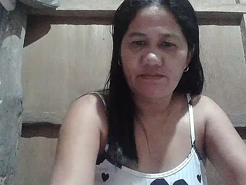 Snapshot of hotmama_063 chatting on 05/21/26, 09:00 hotmama 063 online show from 05/21/26, 09:00