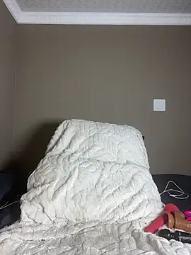 Moonzy77 online show from 12/18/25, 12:11