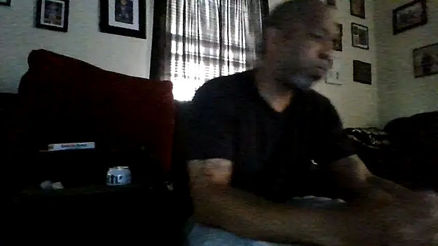 Snapshot of Bbcscottie77 chatting on 06/05/26, 08:25 Bbcscottie77 online show from 06/05/26, 08:25
