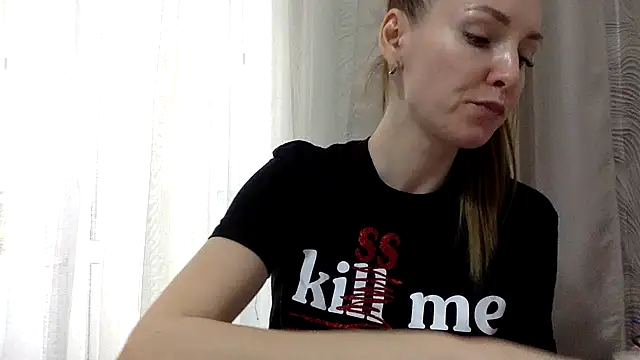 Varnyx online show from 11/21/25, 10:25