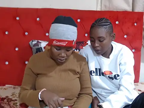 SweetSlenderChoc online show from 11/25/25, 09:48