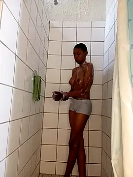 SweetSlenderChoc online show from 04/07/26, 01:11