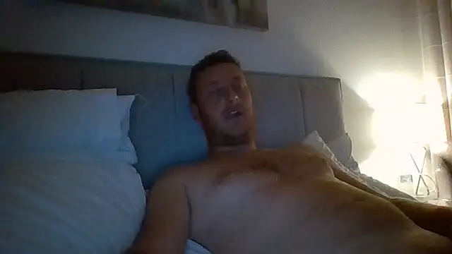 Snapshot of Londonlad818 chatting on 05/29/26, 08:40 Londonlad818 online show from 05/29/26, 08:40
