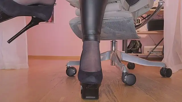 Jolie Orchid online show from 02/18/26, 12:23