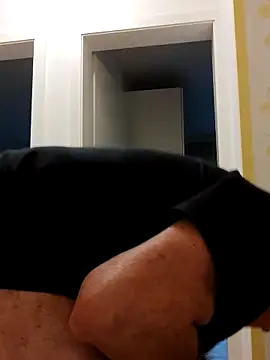 Oldmenhot66 online show from 10/17/25, 04:20