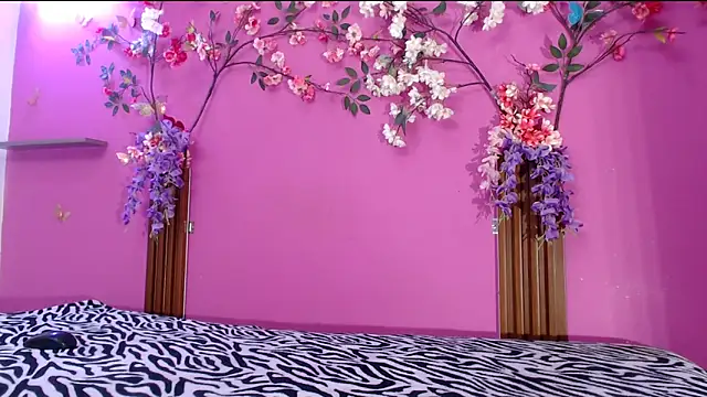 skinnysofia18 online show from 05/22/26, 02:01