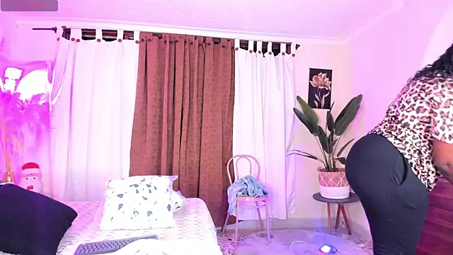 Snapshot of ViolettGomez_93 chatting on 05/01/26, 01:32 ViolettGomez 93 online show from 05/01/26, 01:32