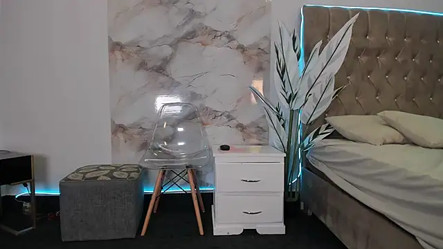 SeleneMakris online show from 12/23/25, 06:22