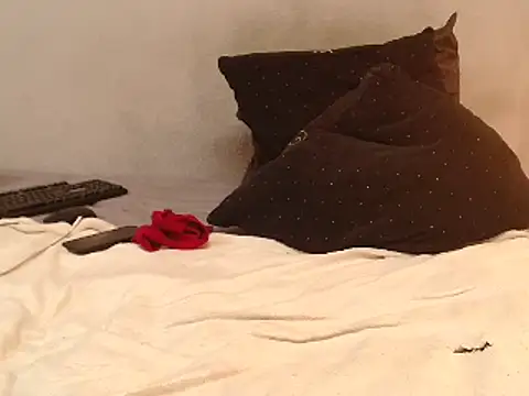 Snapshot of ROYALASS25 chatting on 03/08/25, 06:43 ROYALASS25 online show from 03/08/25, 06:43