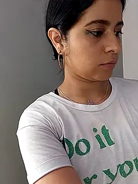 ValerieLove  online show from 11/02/25, 07:27