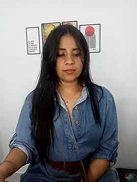 Snapshot of ValerieLove_ chatting on 02/06/26, 08:12 ValerieLove online show from 02/06/26, 08:12