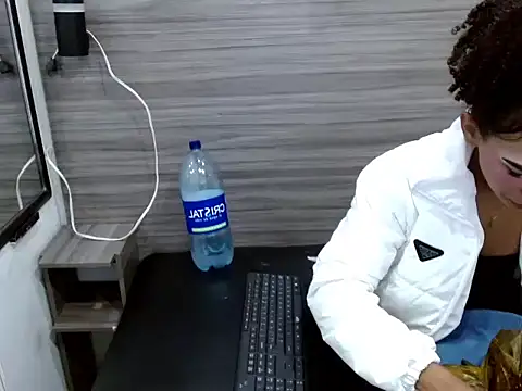 Penelopee Rouse online show from 12/01/25, 07:52