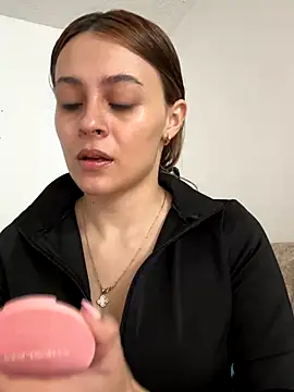 kendal blonde online show from 10/17/25, 10:23