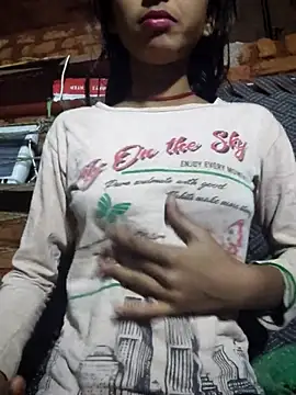 Snapshot of Yatiksha_Beby chatting on 12/16/25, 01:49 Yatiksha Beby online show from 12/16/25, 01:49