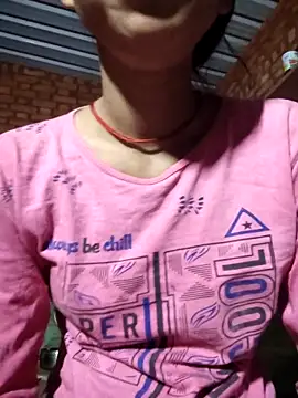 Snapshot of Yatiksha_Beby chatting on 12/17/25, 03:29 Yatiksha Beby online show from 12/17/25, 03:29