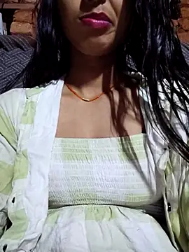 Snapshot of Yatiksha_Beby chatting on 01/07/26, 03:03 Yatiksha Beby online show from 01/07/26, 03:03