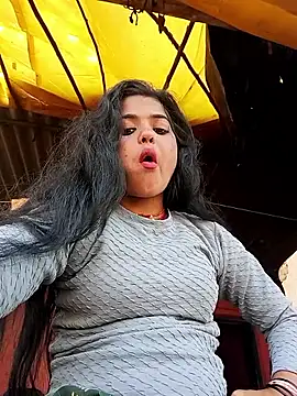 Snapshot of Yatiksha_Beby chatting on 02/15/26, 10:25 Yatiksha Beby online show from 02/15/26, 10:25